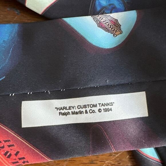 Harley Custom Tanks tie Wally Wear - Picture 3 of 4